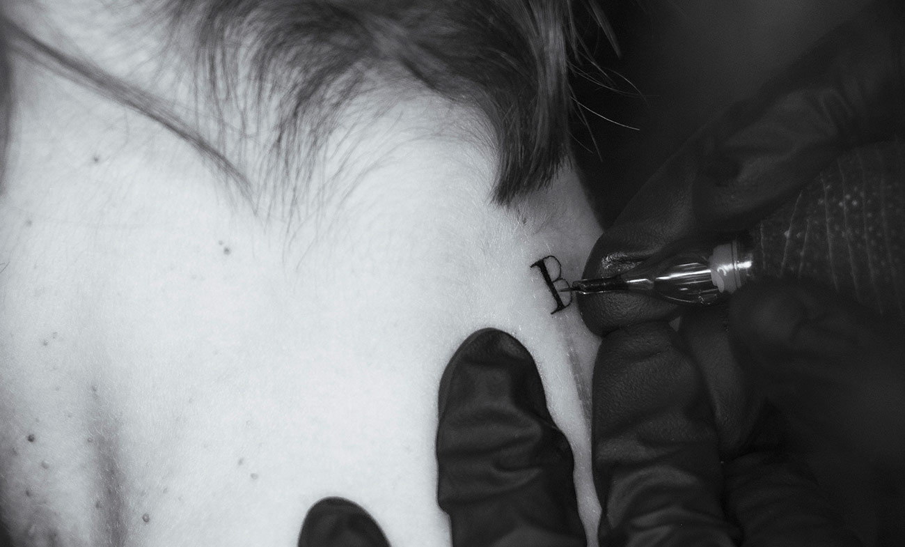 Tatuajes fineline de escritura